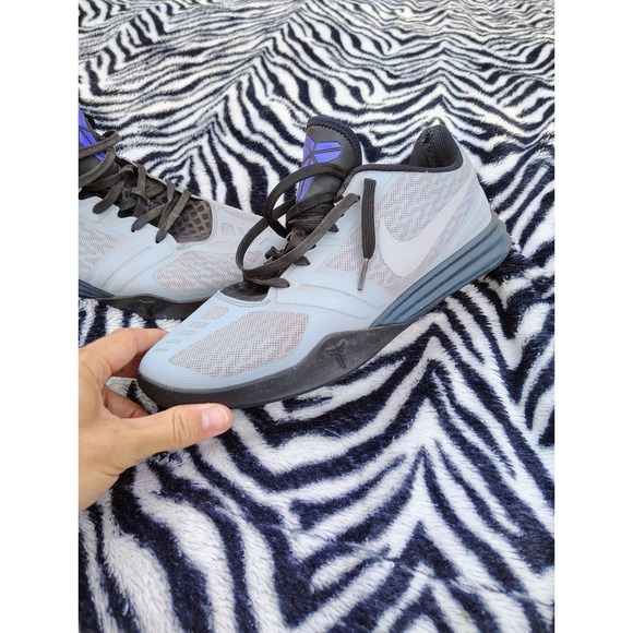 Kobe Mentality Basketball Shoes Flint Silver/Dove Gray Size 11.5 Sneakers‎ Flaw - Picture 1 of 11